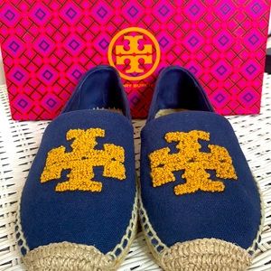 Tory Burch Elisa Logo Flat Espadrille in CnvsEmbrdr Pottery BlueGolden Fry w Box